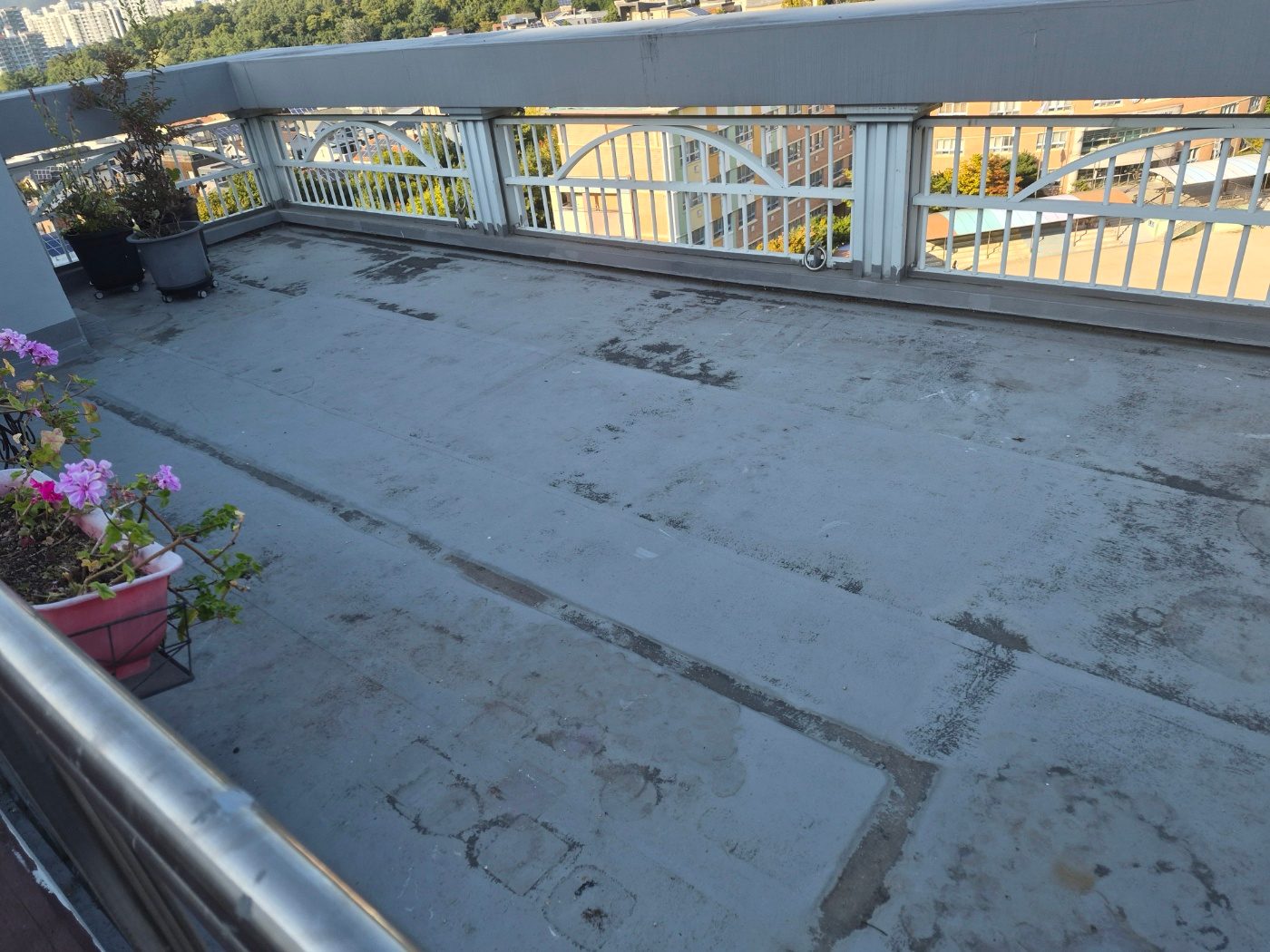 용인 아파트 옥상 우레탄 철거 전