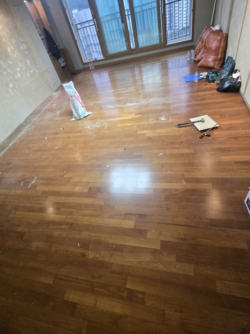 경기 안양시 50평 아파트 강마루 철거 및 바닥샌딩