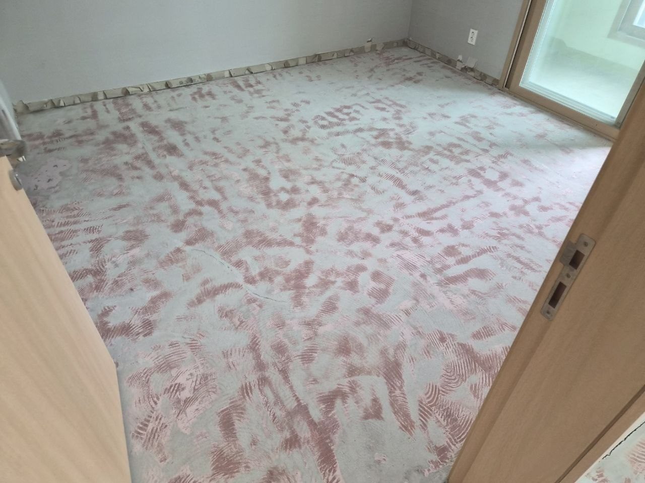 장지동 아파트 방 강마루 철거 후