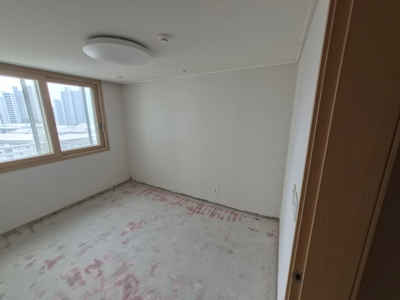붙박이장 철거 후